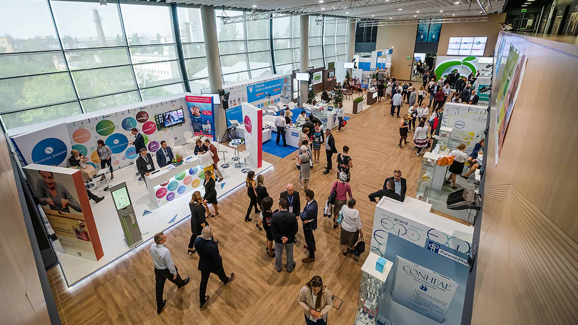 A Grandexpo egy hosszú évek alatt felépített erős kiállítói márka, ahol a gyógyszerész szakma személyesen találkozhat. Kiváló lehetőség a gyógyszeripari márkák számára hogy személyesen élőben mutassák be termékeiket, hogy élő prezentációkat halgassanak meg a szakma legnagyobb képviselőitől. Az esemény nem csak sales, de networking szempontból is kiváló alkalom.