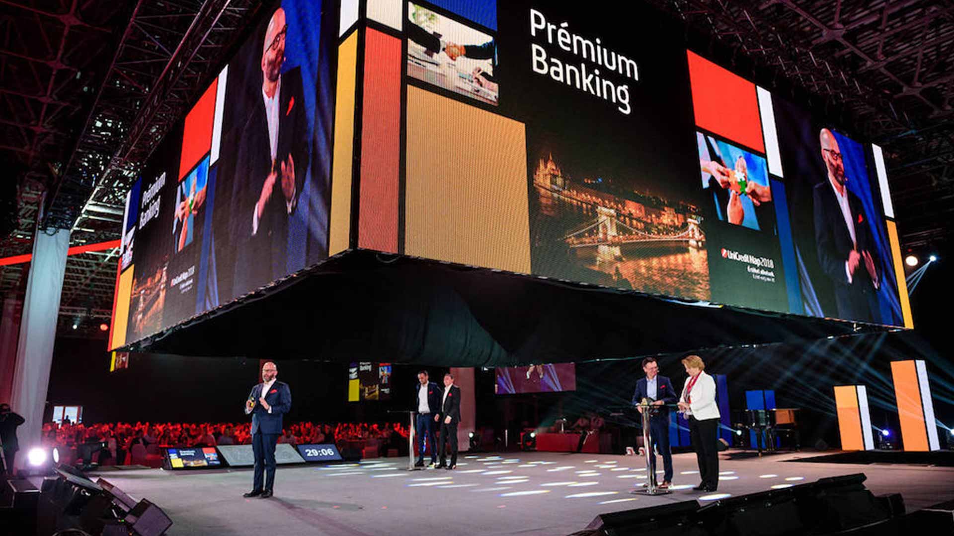 Az Unicredit bank számára minden évben évnyitó konferenciát és party-t szervezünk. A belső kommunikációs üzenetek átadása mellett, kiemelt figyelmet fordítunk az employer brandingre és arra hogy a rendezvény mindig egyedi az üzenettel összefüggő design-t kapjon. Létrehozzuk a márka fizikai megvalósulását, és ügyelünk hogy a márka élő találkozása az emberekkel élmény legyen.